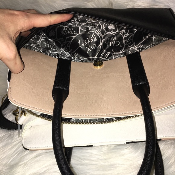 ❤️ SOLD !!!! ❤️  Betsey Johnson Bow - Picture 6 of 8